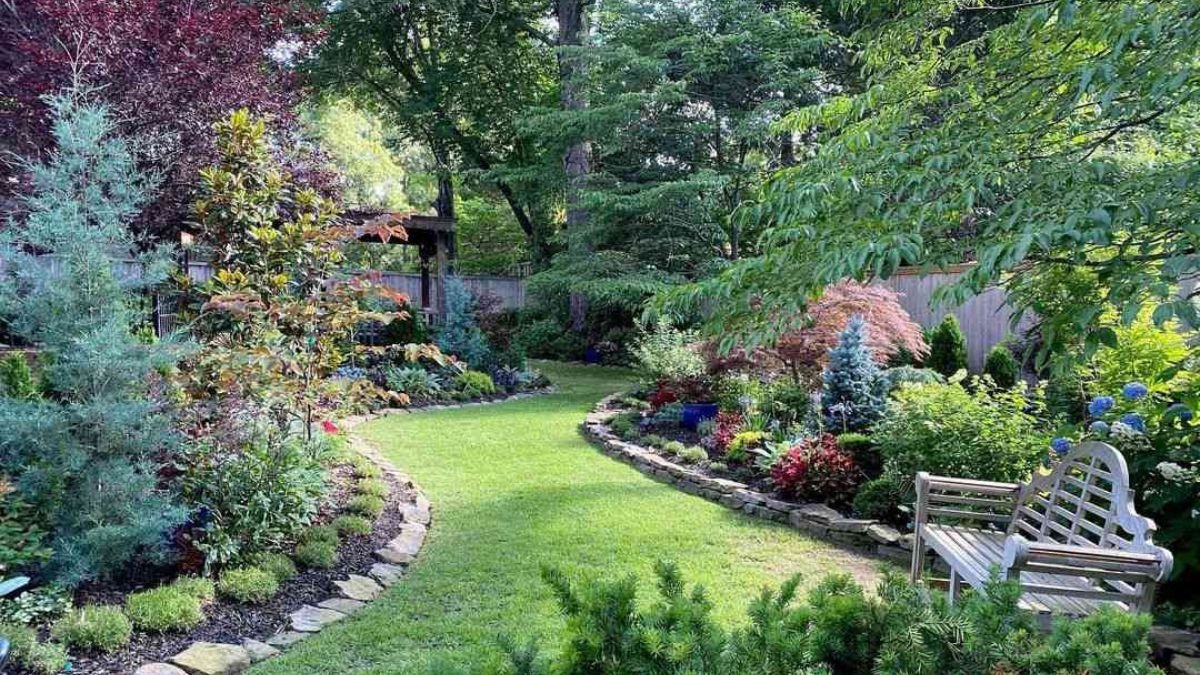 5 Gorgeous Circular Stone Flower Beds